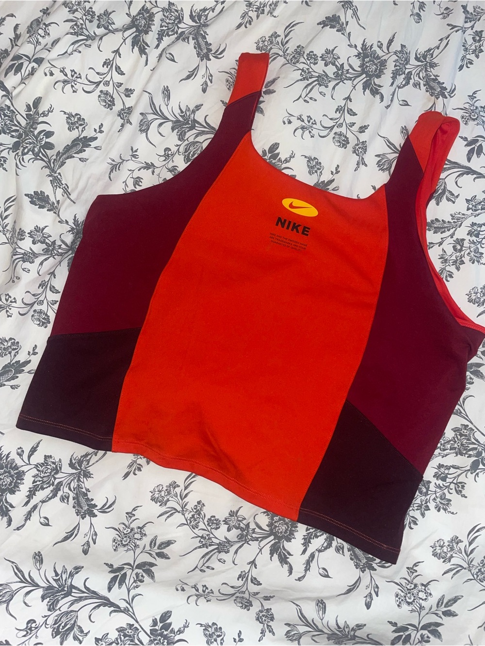 Nike Women’s Colorblock Sports Crop Top - Red & Maroon